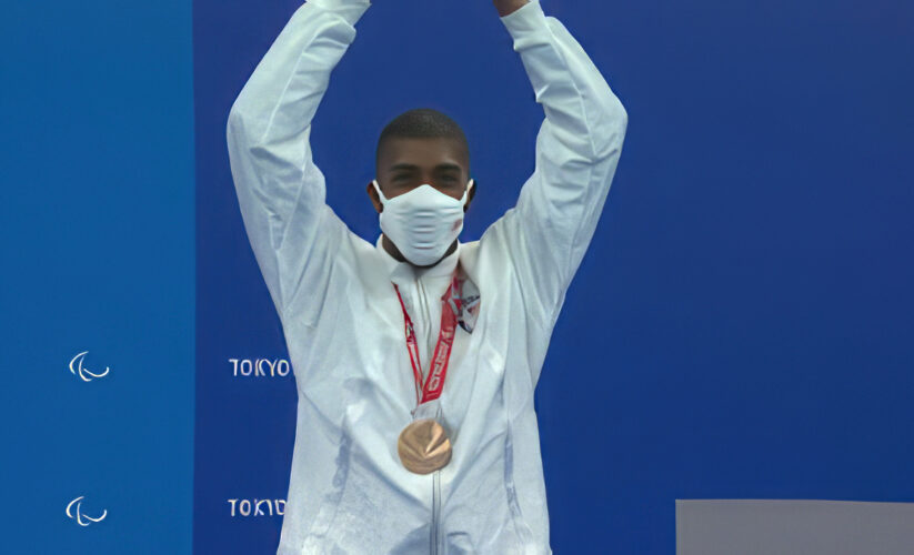 Jamal Hill wins bronze medal